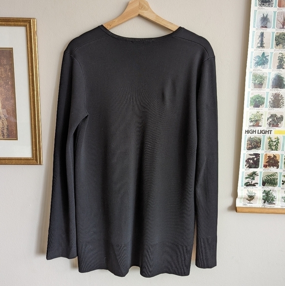 Theory Britona Lustrate Heavy Knit Crepe V-Neck Blouse in Black, size medium - Picture 2 of 6